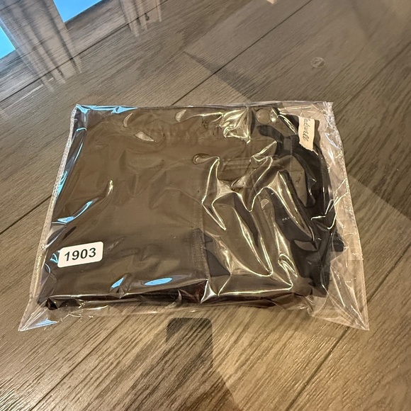 Madewell Roadtripper Jeans in Bennett Black 31903 - Picture 16 of 16